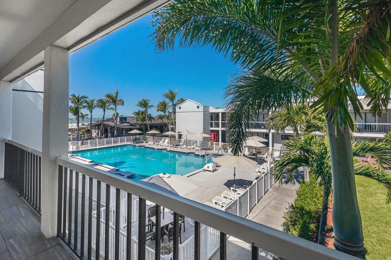 The Beachcomber St. Pete Beach Resort & Hotel Εξωτερικό φωτογραφία